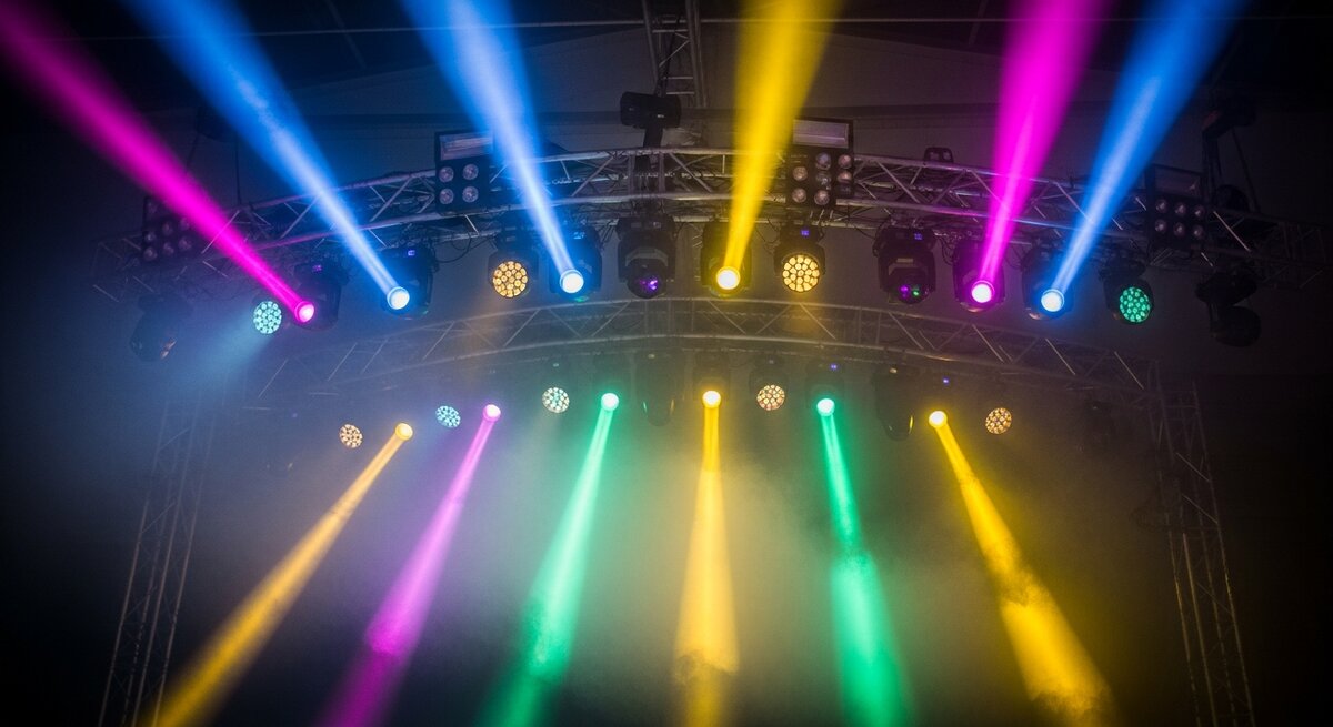 Iluminación ambiental para banquetes de boda